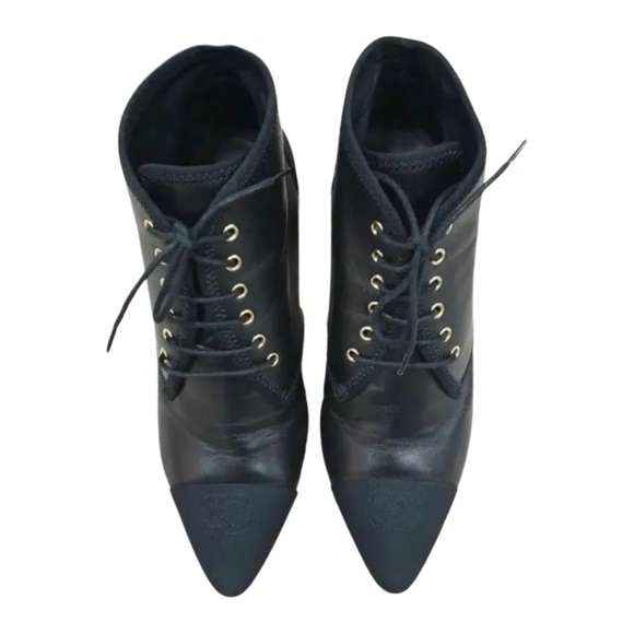 Chanel black leather cc logo chain lace up boots - Picture 4 of 16